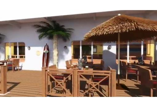 Mesas en el exterior de la cubierta promenade